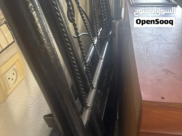 تخت طول مترين عرض 90 بس 80 شيكل