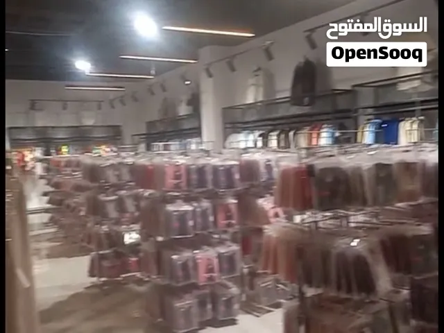 للبيع  شركة ملابس مع محل قائم في جمعية تعاونية