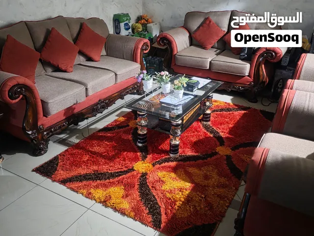 طقم كنب عالي الجودة للبيع بسعر شبه مجاني بحالة ممتازة وخشب ذو جودة عالية جدا
