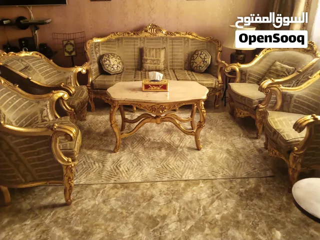 للبيع صالون كلاسيك مميز وقديم أكثر من 50 سنة.