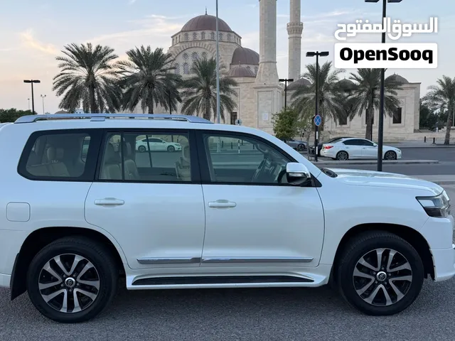 تويوتا لاندكروزر 2019 بحالة الوكالة GXR grand touring خليجي وكالة بهوان V8 ( المستخدم الاول ).