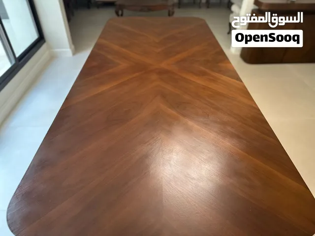 طاولة طعام جديدة تفصيل من خشب قشرة الجوز تكفي عشر أشخاص