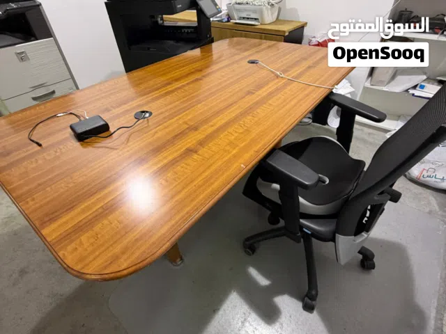 للبيع طاولة مكتب