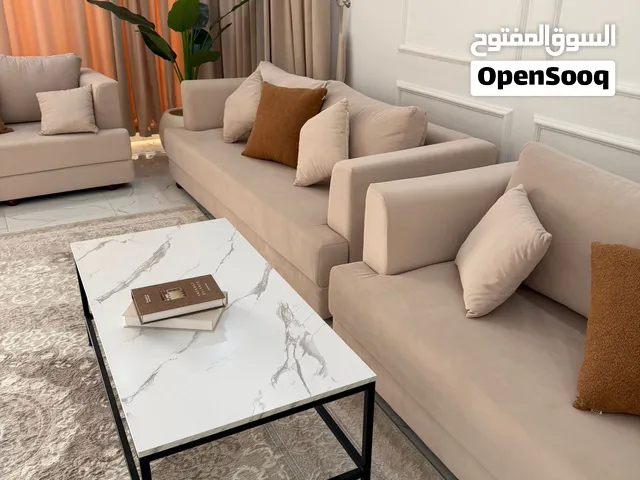 طاولة عصرية وأنيقة