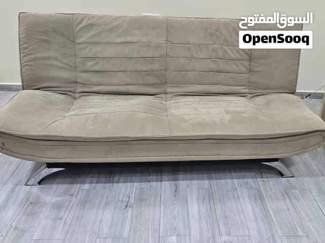 كنبة سرير بحالة معقولة