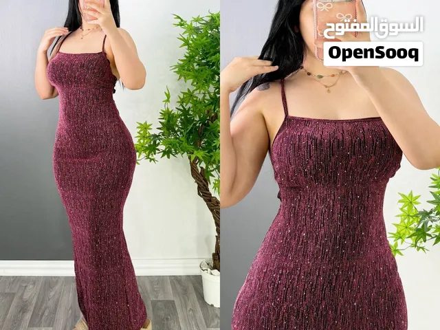 فستان من الستراس   فستان طويل سليم فيت (Slim Fit) بظهر مفتوح