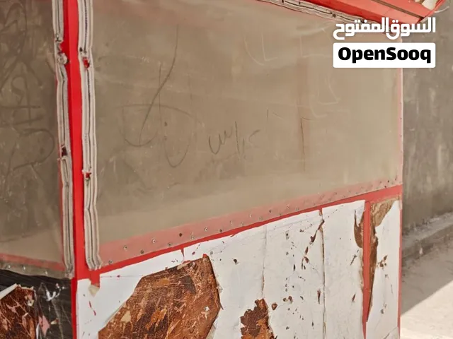 كشك مع قطعة أخرى