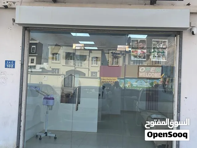 محل حلاقة للبيع