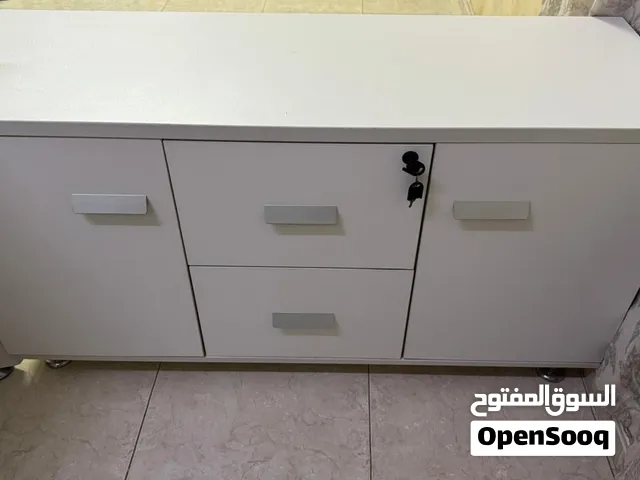 بيع طاولة مكتبية + دولاب تخزين