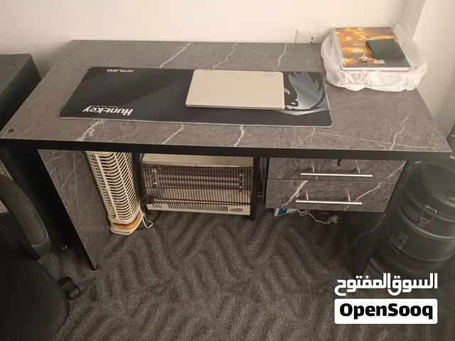 مكتب عملي بحالة ممتازة