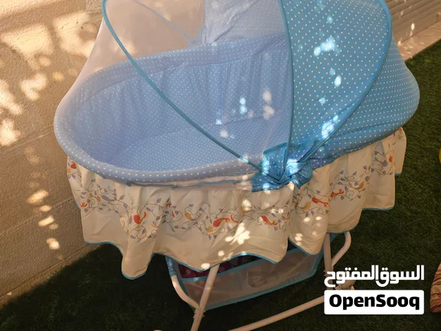 سرير اطفال صغير (حديد )