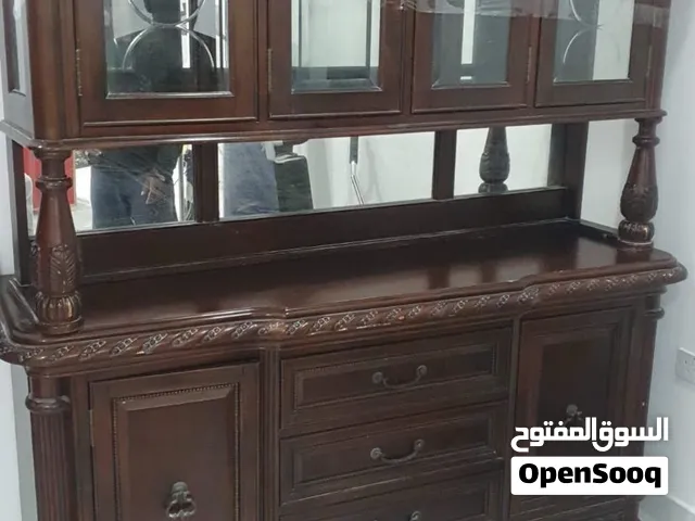 طقم كنبات فخم مع طاولات و طاولة بوفيه مطبخ