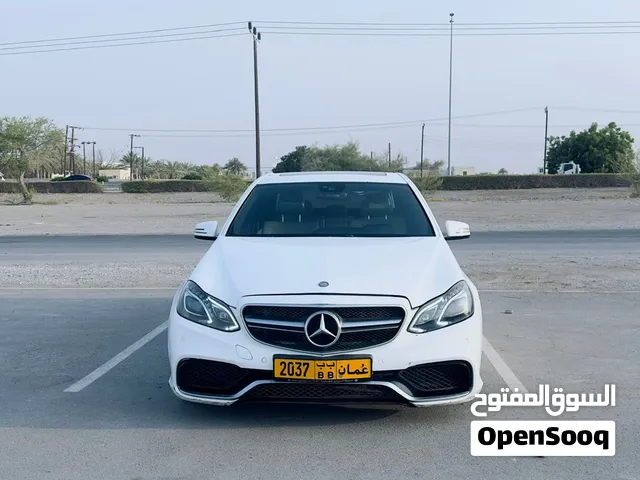 مرسيدس E350 2013 اللون ابيض دفريشن ومسرف واستماره جديده والحادث كان خفيف على البونيت والمششى 260