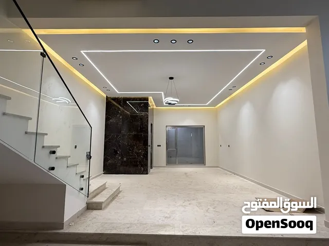 منزل للإيجار التجاري بنظام شركة يحتوي على 3 غرف و يتكون ثلاث طوابق بسعر عشرين ورقة و قابل للتفاوض