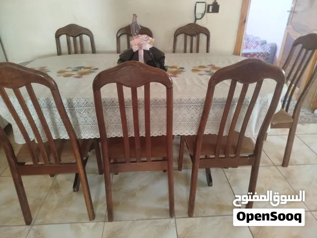 طاولة سفره بحال الوكاله مع ثمن كراسي  ناقصها صلاة ع نبي