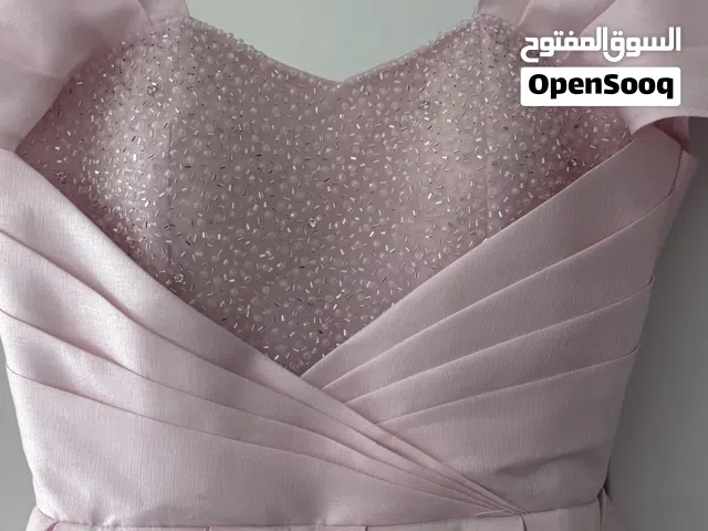 فستان ناعم للمناسبات - بحالة ممتازة لبسة واحدة فقط - مقاس M
