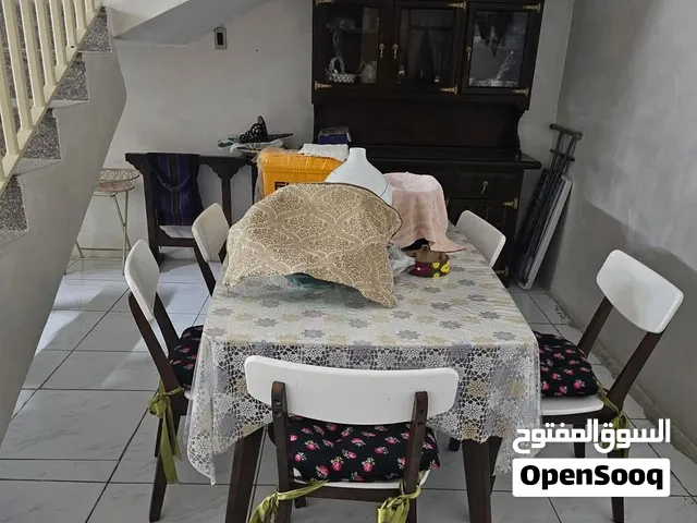 طاولة طعام