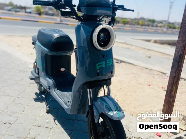 دراجه شحن ار9  موديل2026 بطاريه 32 قبل شهرين طالعه من الوكيل الدراجه كامله مابيها نقص وغراضها كامله