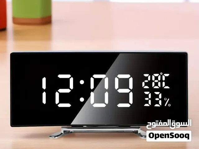 ساعة منبه رقمية بتصميم شاشه  منحنية كيرف LED مقاس 6 بوصة تعرض الوقت ودرجة الحرارة ورطوبة ومنبة ذكي