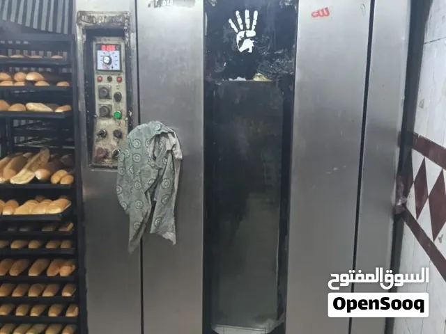 عده كامله للبيع  بترينة 4 ترولات كامله  4  هياكل فاضيه  مضرب  انبوبه  رخامه ورفايع  فرن د