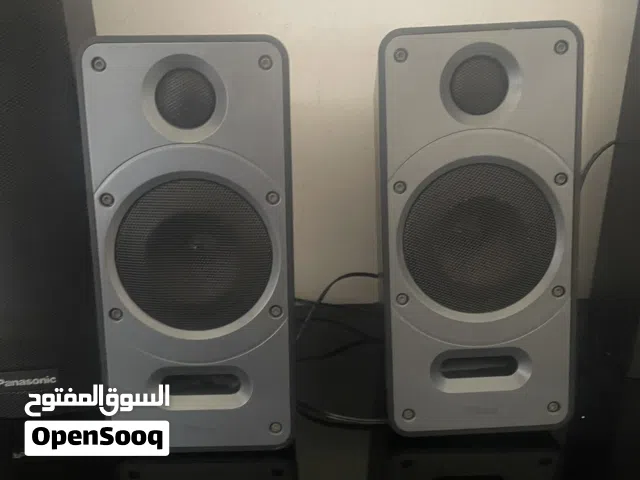 سماعات أمريكي مع توترات  بحاله الوكاله