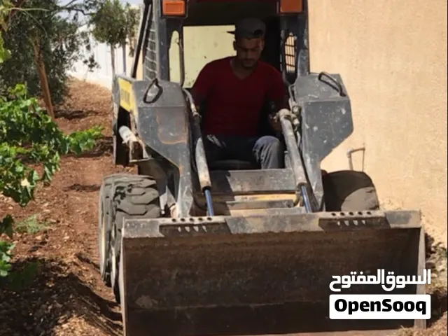 جرافه صغيره للعمل في الاماكن الضيقه