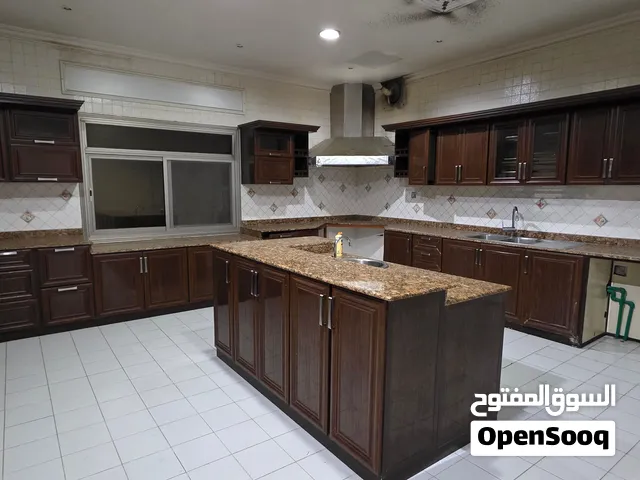 للبيع مطبخ كامل بحالة ممتازة و كالجديد