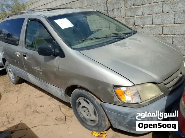 تويوتا سيينا مديل 2000