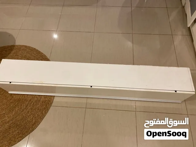 رف ابيض ارضي مستعمل