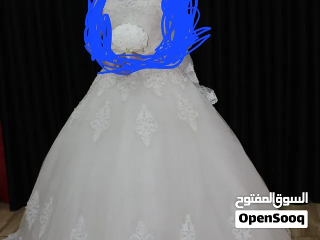 فستان زفاف للبيع  بجنن بدي ابيعو والله ما لبس غير لبسه وحده بعدين ضبيتو