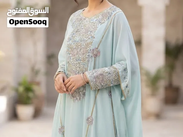 ملابس جميلة وراقيه استخدام جدا بسيط للبيع