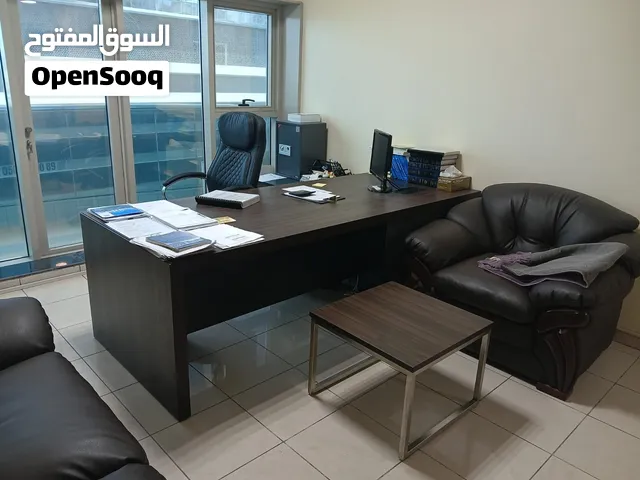 اثاث مكتب كامل بحالة ممتازة فى المجاز خامات اكثر من رائعه وبسعر مقبول جدا جدا