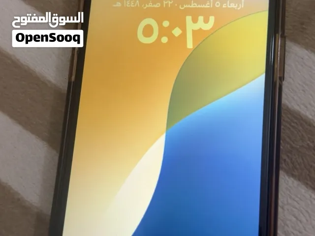 ايفون أبل مستعمل بحالة ممتازة 256 جيجابايت وشاشة 5 إنش مع سماعات وشاحن