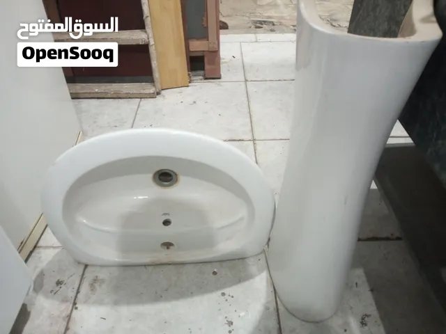 مغسلتين حمام بحال الوكالة موجودات في الزرقاء الجديدة للبيع