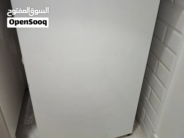 ثلاجة LG مثل ما واضح فالصورة