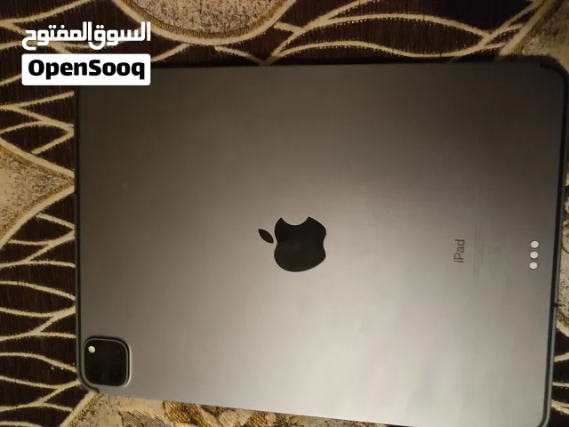 ايباد 11 برو بحاله ممتازه الجهاز وكاله معو شاحن وكيبورد ابل الاصلي