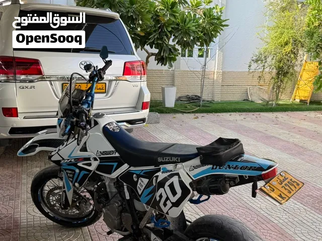 Suzuki supermoto DR-Z400SM موديل 2020  السعة 400cc