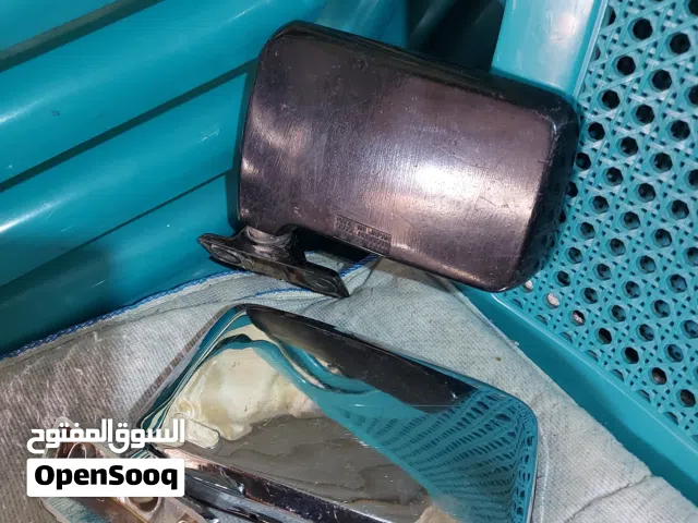 مرايا  سيارات و جلود عصاية جير  وبقايا قطع اودي100 قديم