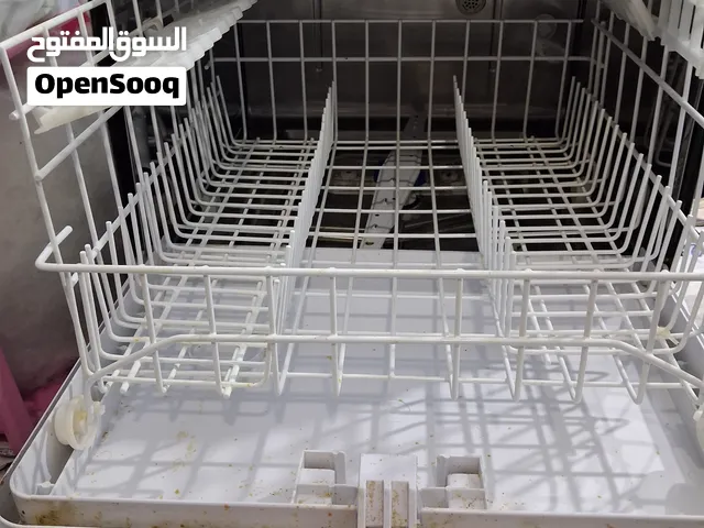غسالة اطباق فرش بحالة جيدة جدا