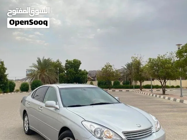 لكزس ES 300 موديل 2002 فضي مستعملة بحالة ممتازة مع مواصفات متقدمة