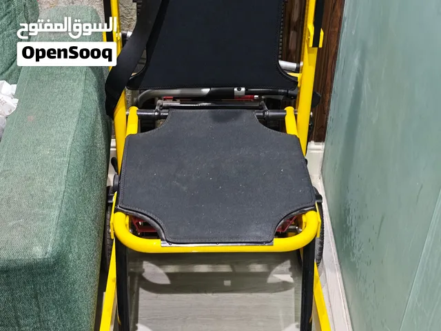 كرسي كهربائي لطلوع الدرج يفيد كبار السن