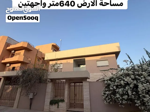 فيلا ثلاثة طوابق مفصولات للبيع في راس حسن شارع المدار داخل مقسم ممتاز