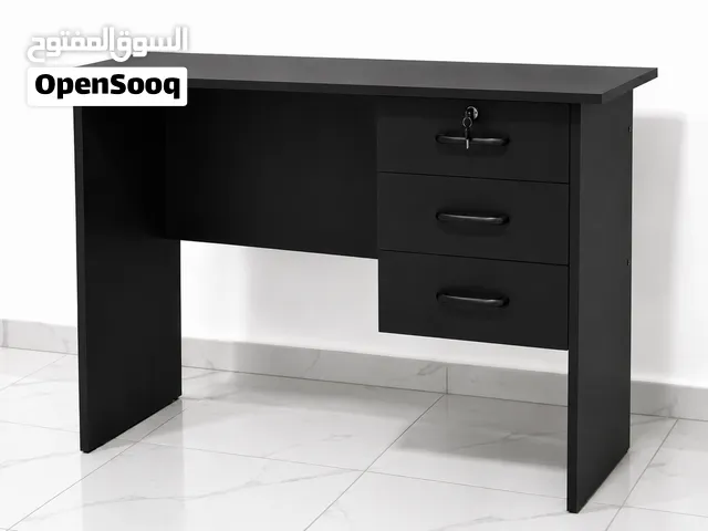 رتب شغلك ووفّر مساحتك مع مكتب عملي بـ3 أدراج وقفل تصميم أنيق مناسب للدراسة والعمل والاستخدام اليومي