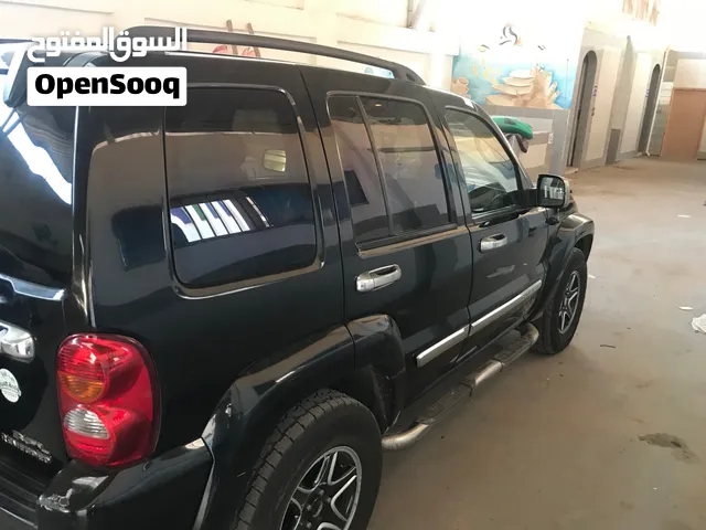سياره جيب ليبرتي kj 2005