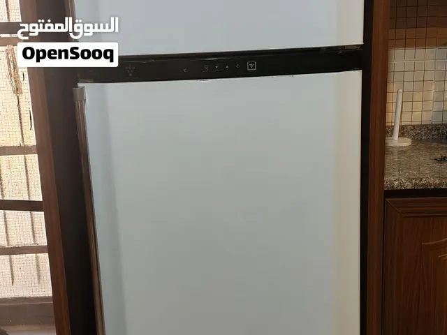 ثلاجة شارب 21 قدم بحالة ممتازه