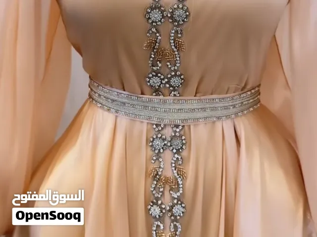 فستان جميل بلون بيج فاتح فستان حفله  يلبس من s إلى L