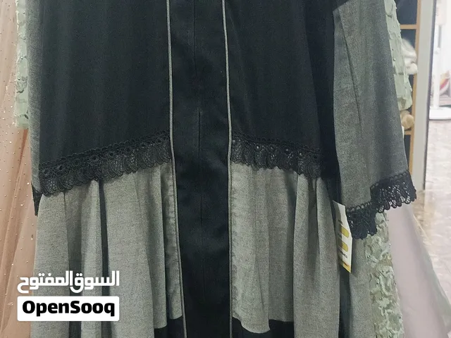 عبايات خليجيه وارد الكويت والامارات 120 عبايه سعر العبايه الواحده خمس دنانير البيع جمله للكميه كامل