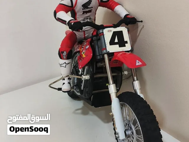 للبيع. دراجة هوندا موتوكروس ريكي كارمايكل (Ricky Carmichael Honda CR250R) مجسم / RC