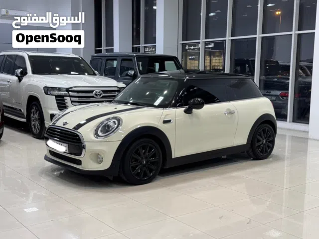 Mini Cooper 2019 (White)