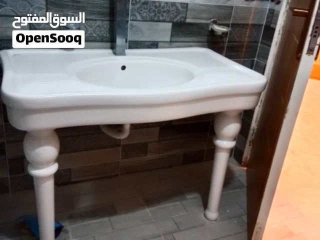 حوض حمام من سيراميكا كليوباترا بحالة الجديد لاني لم اسكن في الشقه البيع لصغر الحمام